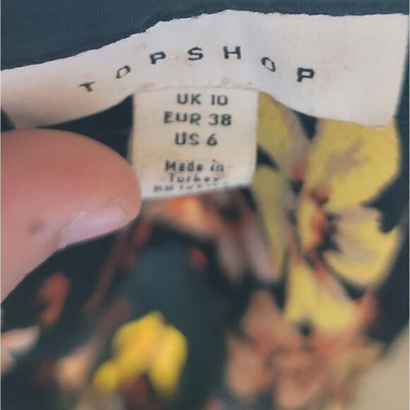 TOPSHOP Crepe Floral Button Down Blouse - Picture 8 of 9